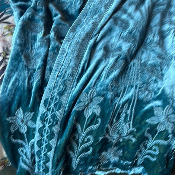 Teal Velvet Floral Kimono - Picture 5 of 6